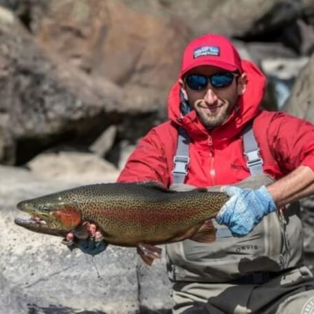 Emanuel Medina Pescador con mosca profesional Traful 254, Bariloche